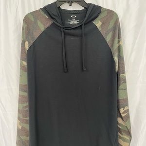 Thin hooded shirt. Fatigue sleeves
